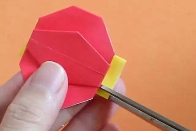 新年简单手工制作：怎么折纸灯笼(步骤图解)