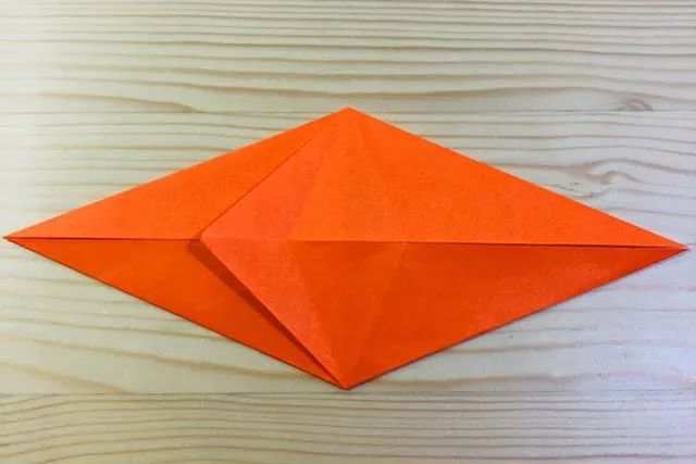 适合儿童的过年手工：怎么折纸鲤鱼(步骤图解)