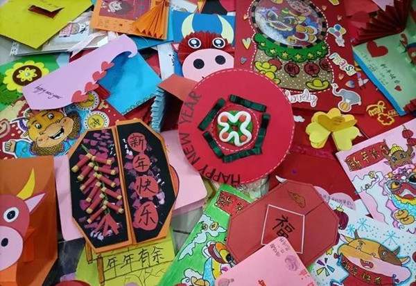 幼儿园大班美术优秀教案《新年贺卡》及教学反思