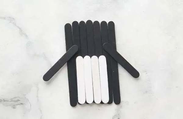 冰棍棒废物利用手工制作《小企鹅》