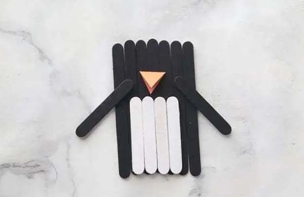 冰棍棒废物利用手工制作《小企鹅》