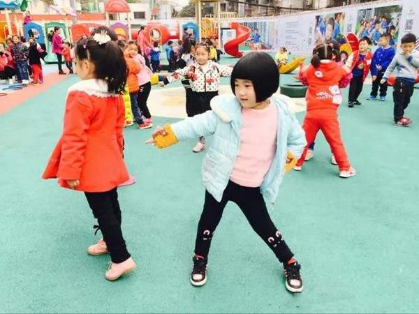 幼儿园小班健康教育《123木头人》教案含反思