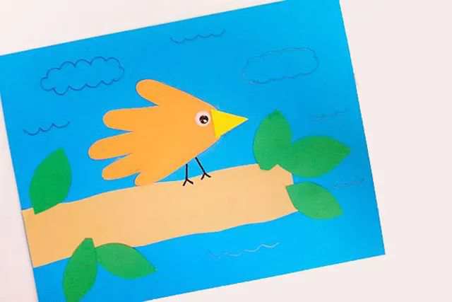 手印画手工制作：拼贴画树上的小鸟(步骤图解)