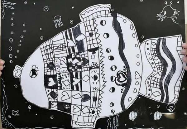 幼儿园大班优秀美术《鱼》教案及教学反思