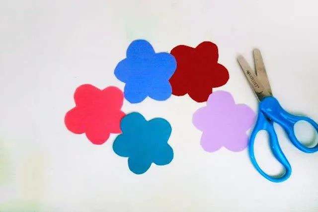 环保手工小制作：鸡蛋托废物利用制作花盆