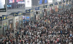 车站的人可真多写一段话（精选20篇）