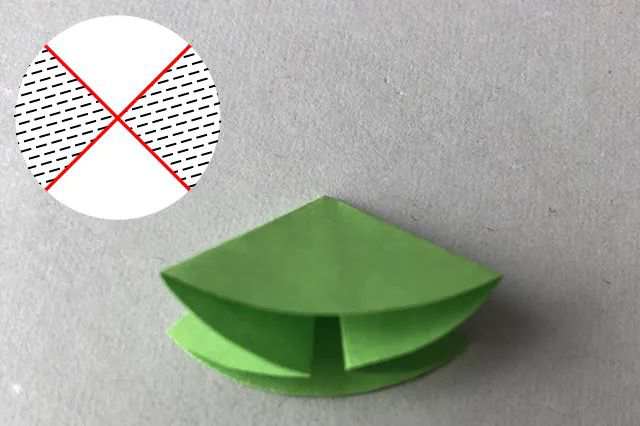 旧报纸粘贴画手工制作三维立体白桦树