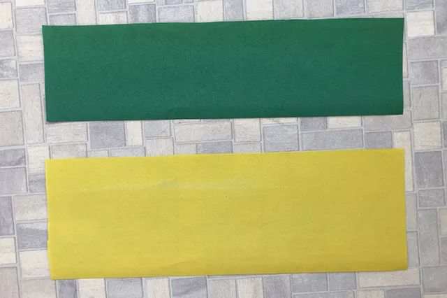 旧报纸粘贴画手工制作三维立体白桦树