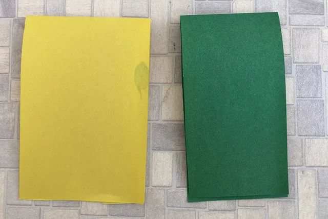 旧报纸粘贴画手工制作三维立体白桦树