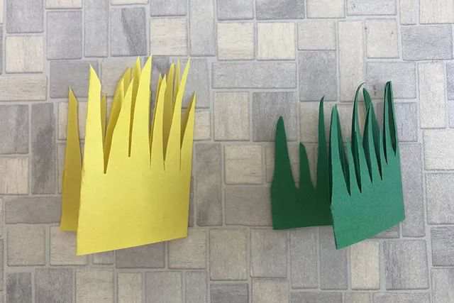 旧报纸粘贴画手工制作三维立体白桦树