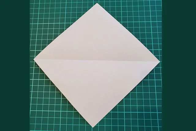 折纸立体玫瑰锻炼小朋友的手工动手能力