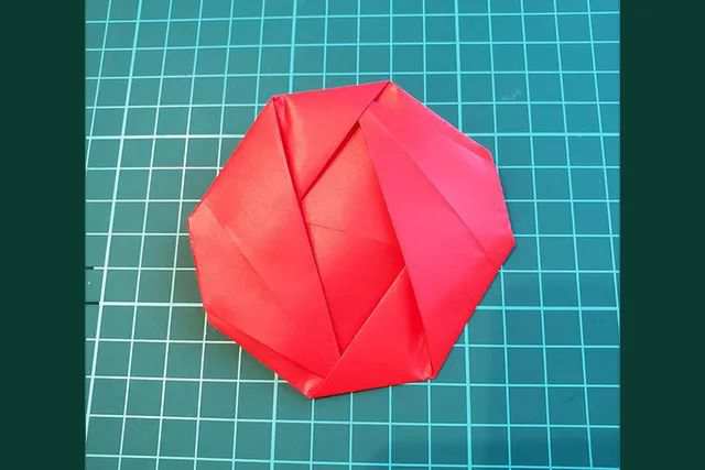 折纸立体玫瑰锻炼小朋友的手工动手能力