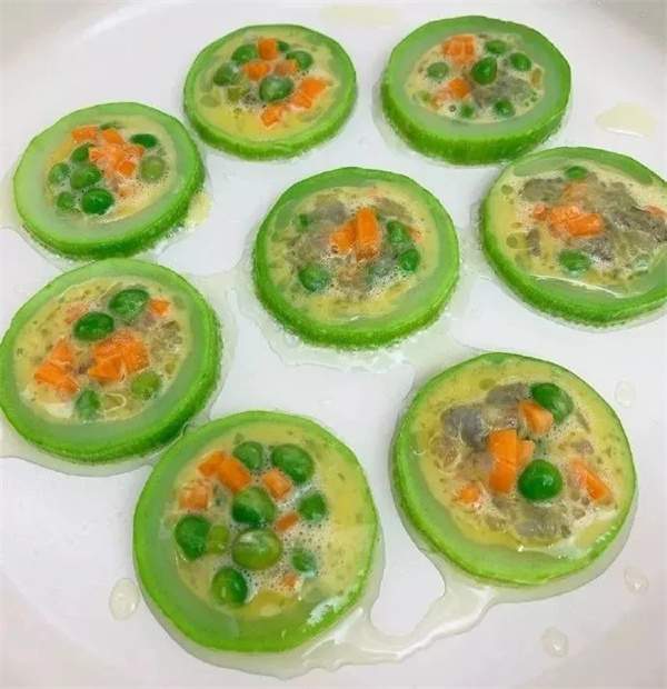 宝宝辅食食谱：西葫芦鲜蔬虾饼