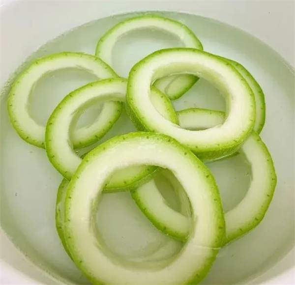 宝宝辅食食谱：西葫芦鲜蔬虾饼