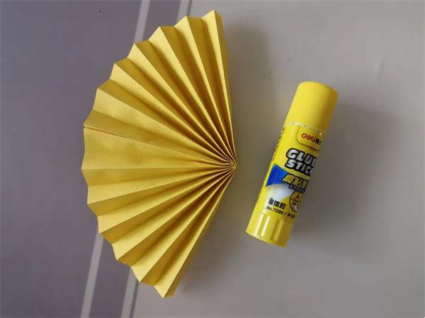 劳动节手工制作《劳动节徽章》