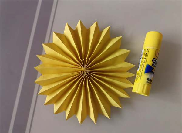 劳动节手工制作《劳动节徽章》