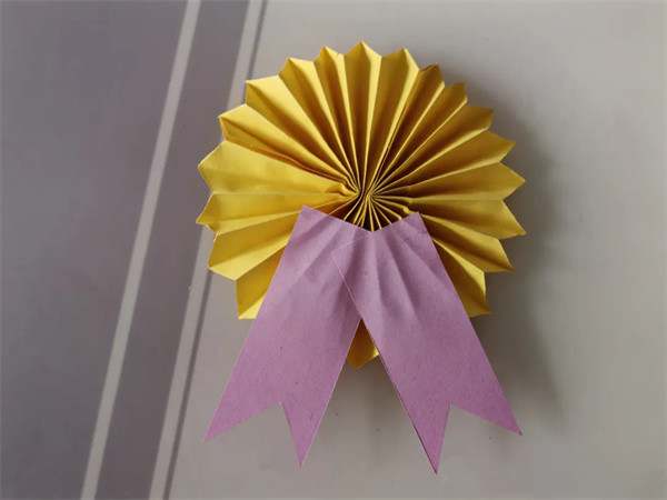 劳动节手工制作《劳动节徽章》