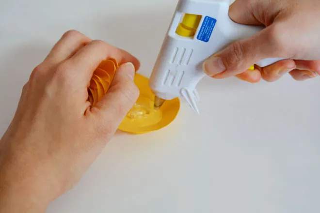 自制母亲节小礼物：手工制作纸玫瑰花束(步骤图解)