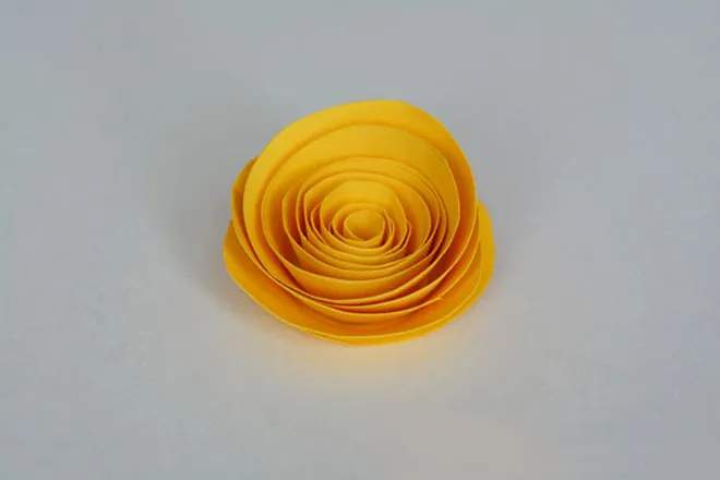 自制母亲节小礼物：手工制作纸玫瑰花束(步骤图解)