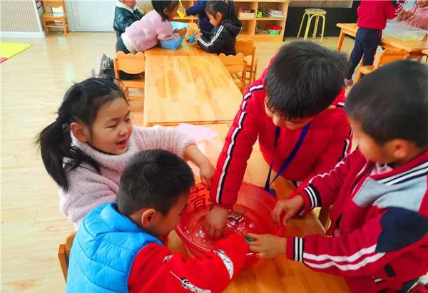 幼儿园大班科学《让硬币浮起来》教学设计及反思