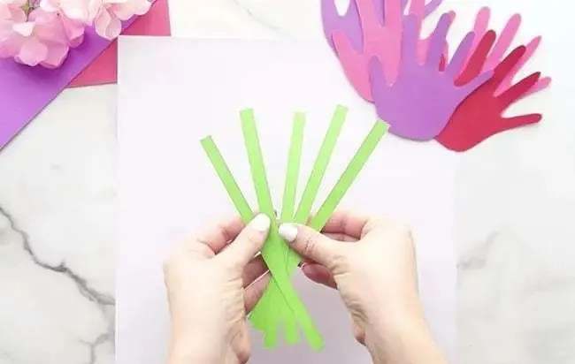 母亲节手工制作《手印花束》