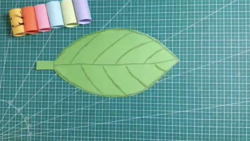 手工制作五彩缤纷的会动的毛毛虫