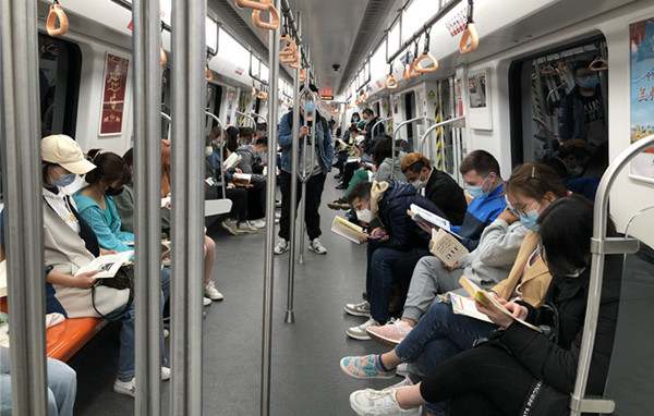 短篇小说：地铁上的碎片时间，用这些文字帮你打发吧