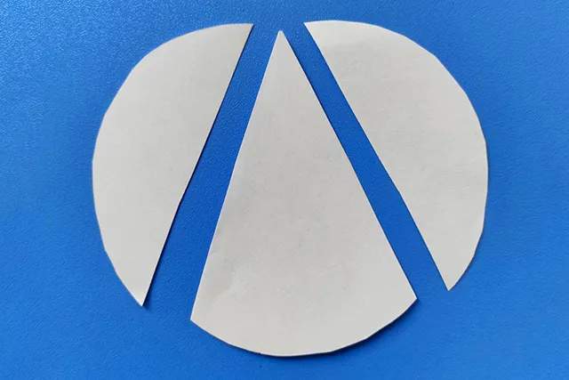 几何图形拼贴画：圆形纸贴画白鹤