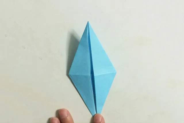 幼儿折纸手工简单：怎么折纸鱿鱼(步骤图解)