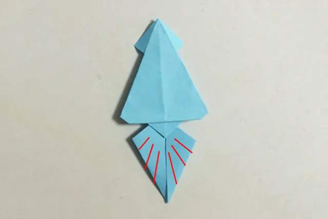 幼儿折纸手工简单：怎么折纸鱿鱼(步骤图解)