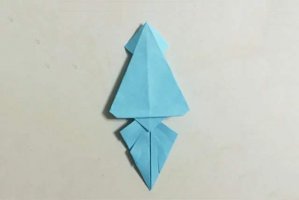 幼儿折纸手工简单：怎么折纸鱿鱼(步骤图解)