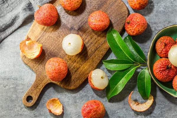 给孩子吃荔枝一天最多吃几个