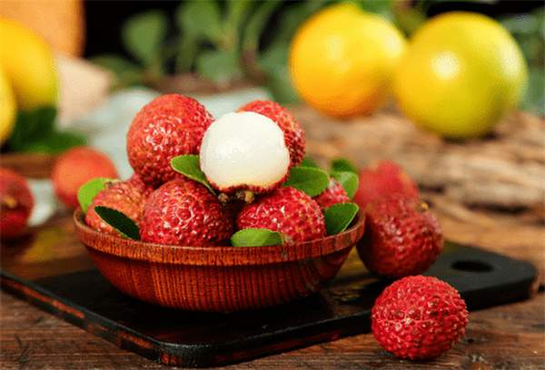 给孩子吃荔枝一天最多吃几个