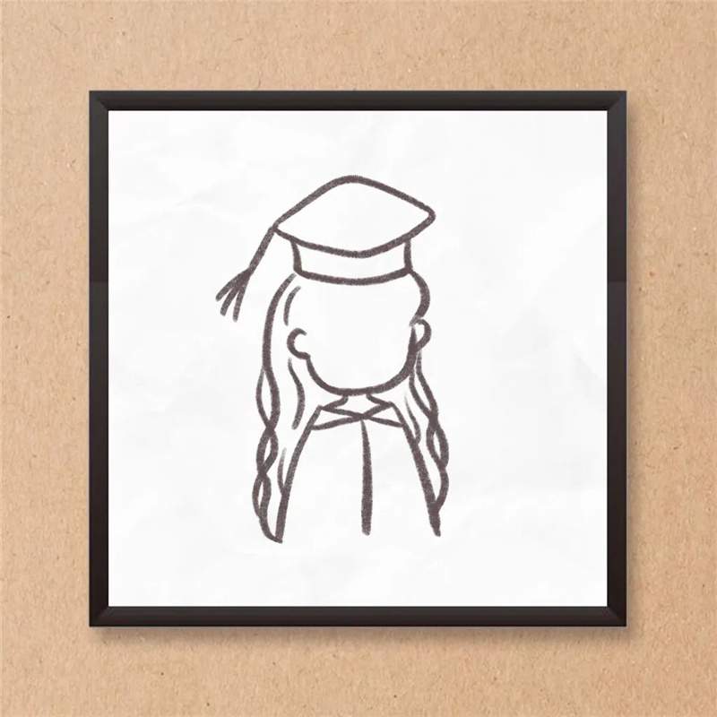 毕业季幼儿园带博士帽的小女孩简笔画