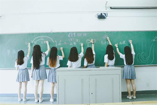 毕业祝福语八个字简短