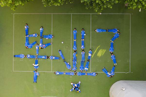 适合晒毕业照配的文案短句干净治愈